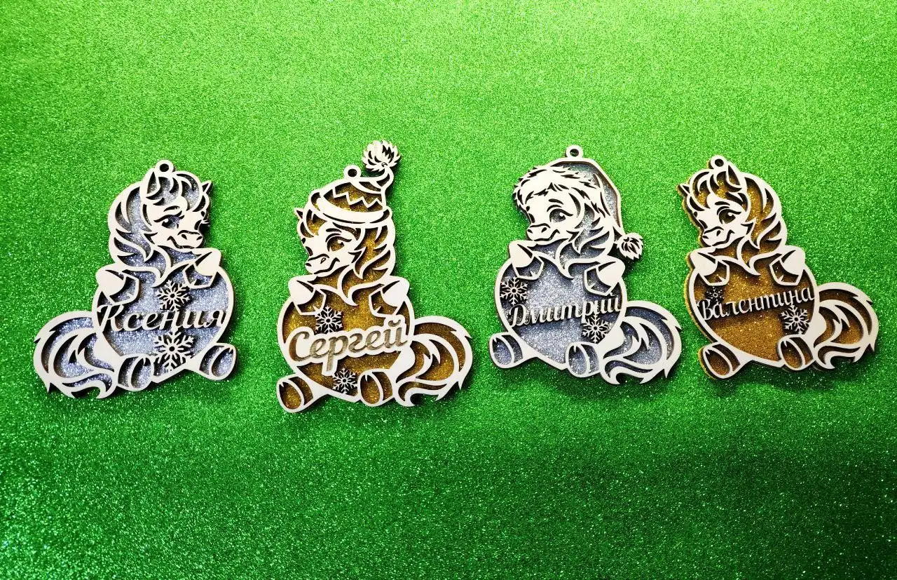 Новогодние украшения и фигуры