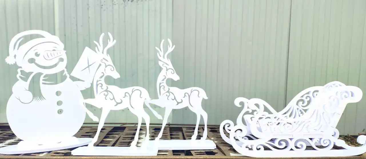 Напольные фигуры и сани разных размеров