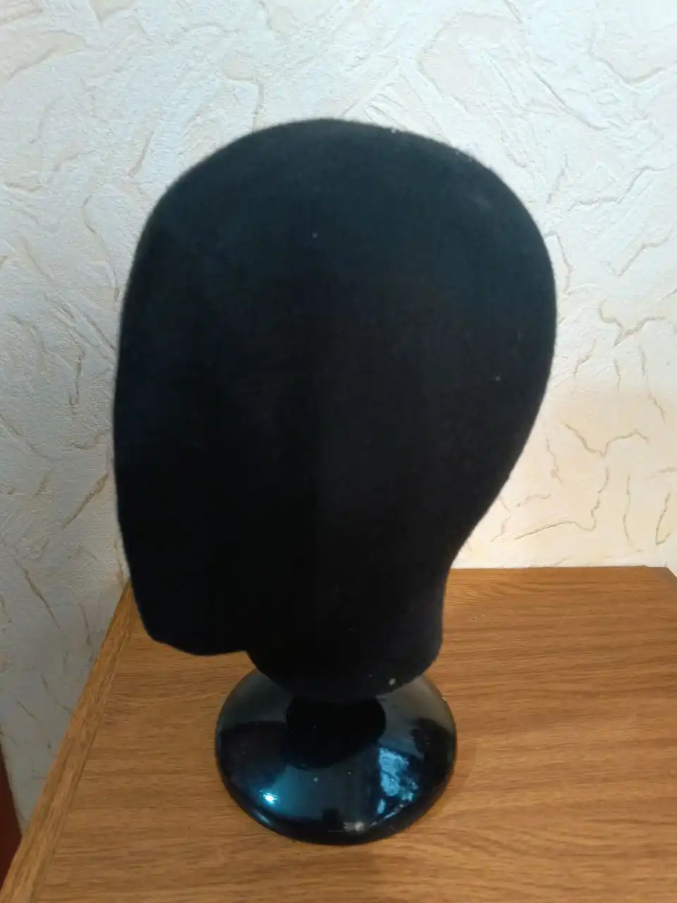 Выставочное оборудование для головных уборов