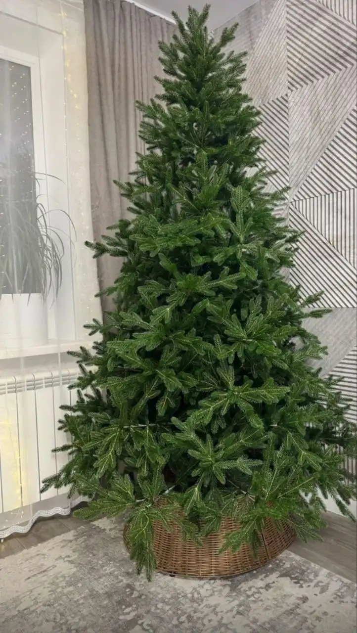 Продам литую ёлку с подставкой