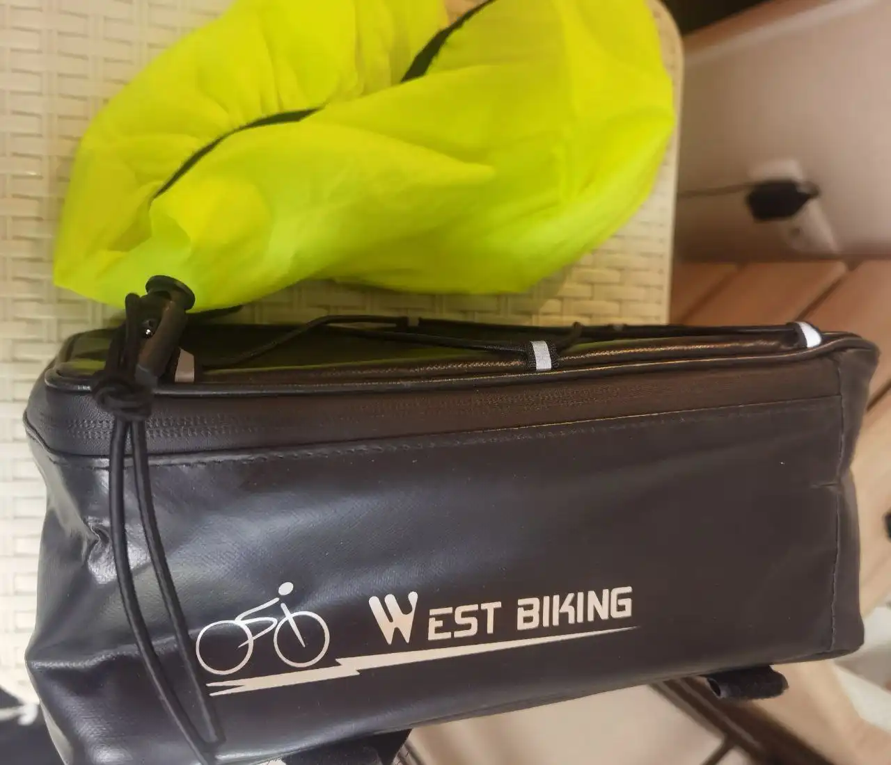 Сумка на задний багажник велосипеда с дождевиком