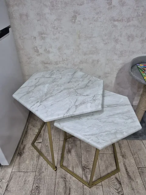 Продажа столиков в отличном состоянии - Барахолка в Сургут