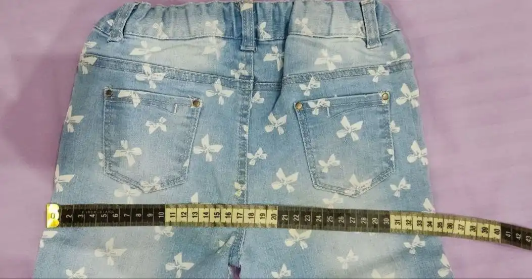 Джинсы для ребенка 4-5 лет - Детская одежда (Одежда) в Сургут