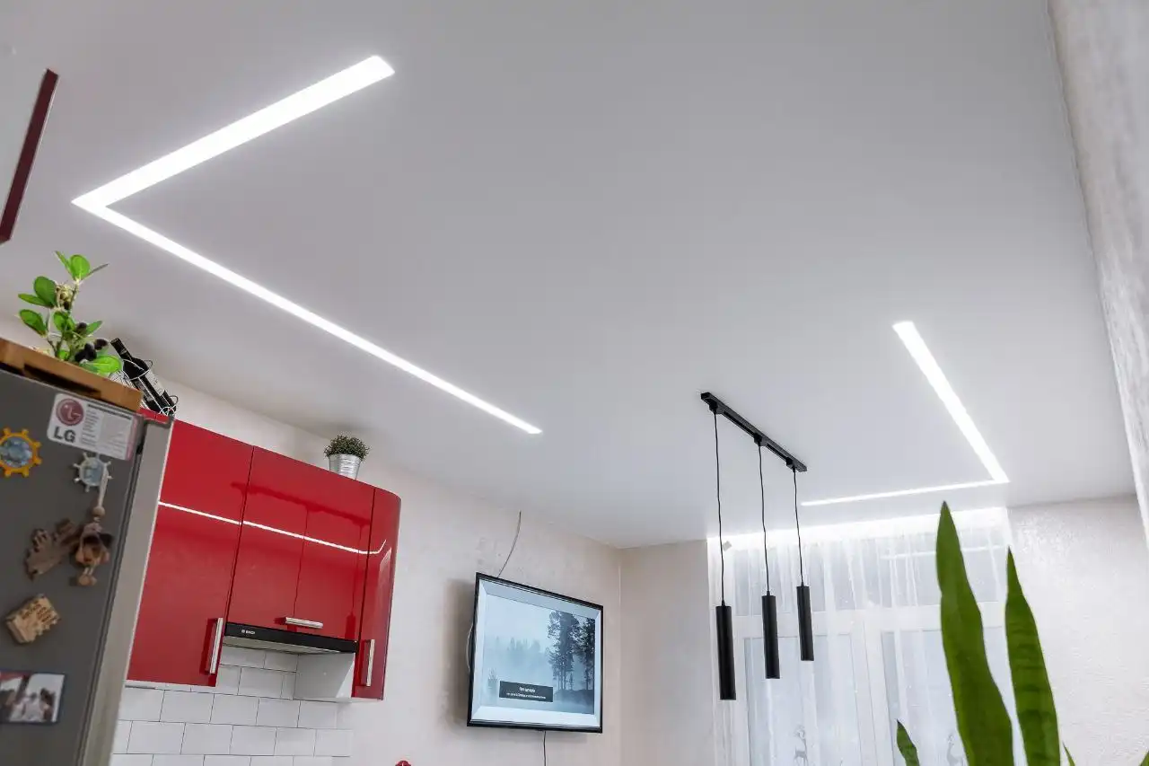 Натяжные потолки в рассрочку с подарками - Ремонт и строительство (Услуги) в Сургут