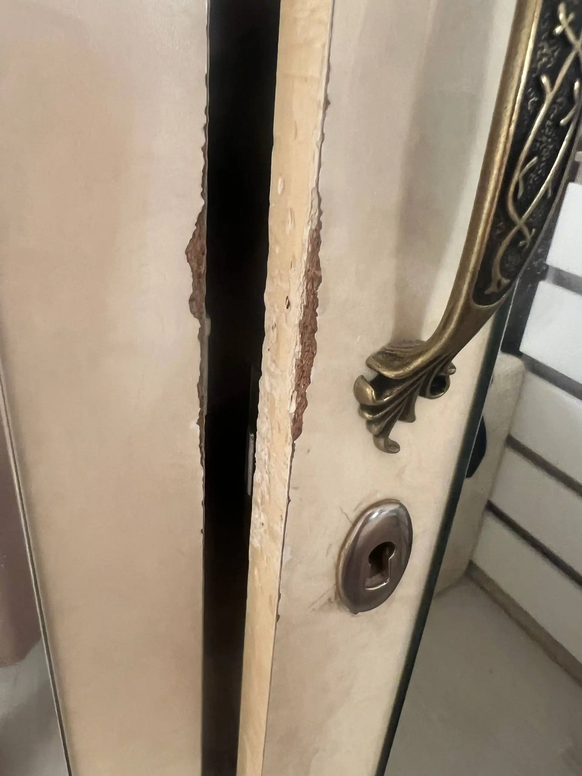 Продам 4-створчатый распашной шкаф - Мебель (Для дома и дачи) в Сургут