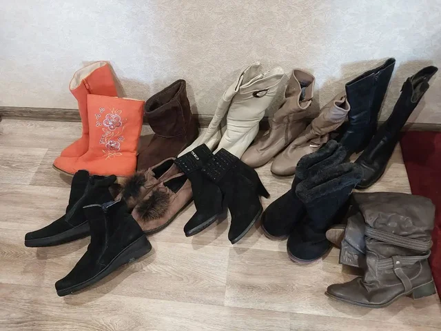 Продажа обуви, пуховика и жилетов - Одежда в Сургут