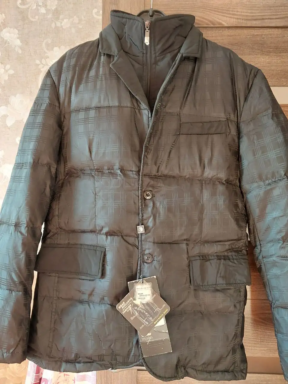 Продажа обуви, пуховика и жилетов - Одежда в Сургут