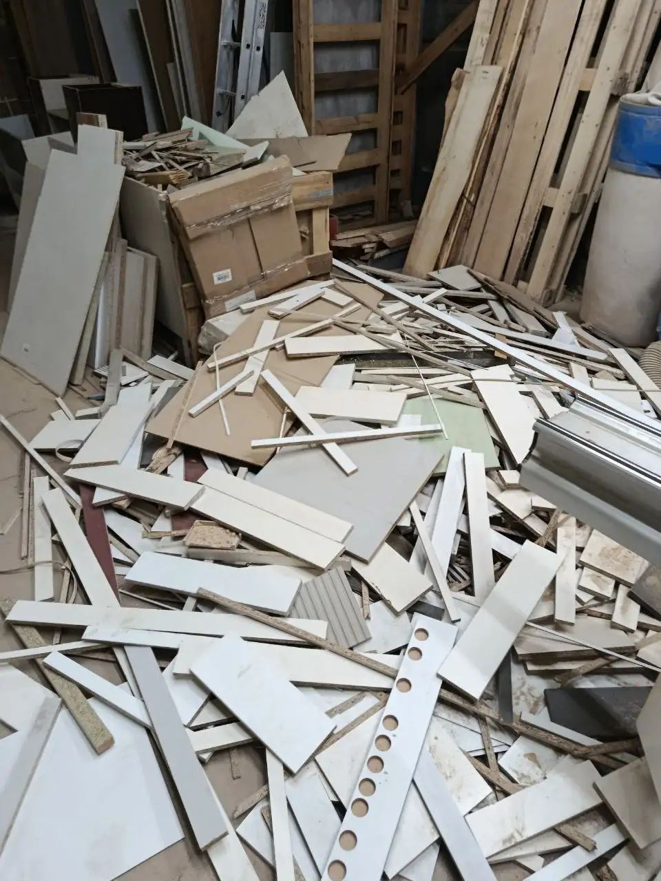 Обрезки мебельного ЛДСП на растопку - Барахолка в Сургут