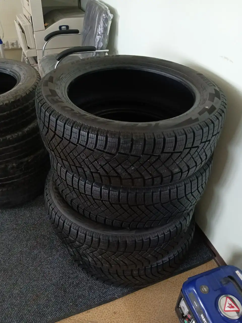 Всесезонная резина 225/55 R 19 - Шины (Авто) в Сургут