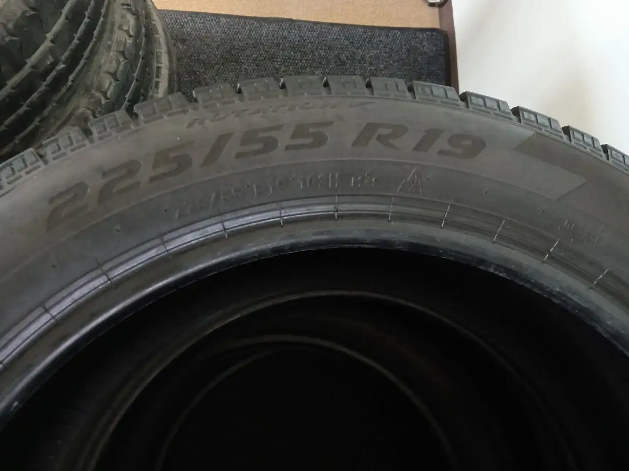 Всесезонная резина 225/55 R 19 - Шины (Авто) в Сургут