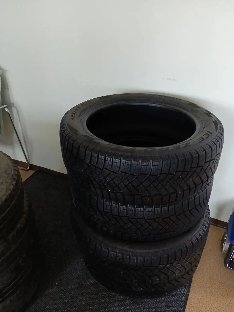 Всесезонная резина 225/55 R 19 - Шины (Авто) в Сургут
