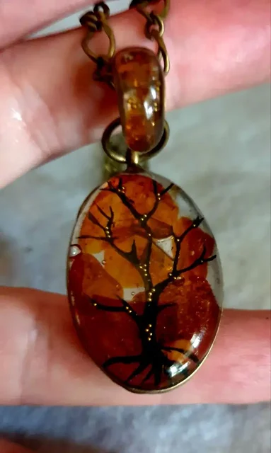 Кулон оберег "ДРЕВО РОДА" ручной работы с натуральным янтарем - Сани в Сургут