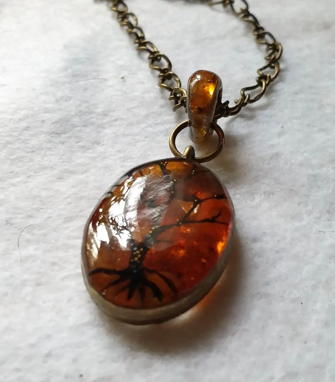 Кулон оберег "ДРЕВО РОДА" ручной работы с натуральным янтарем - Барахолка в Сургут