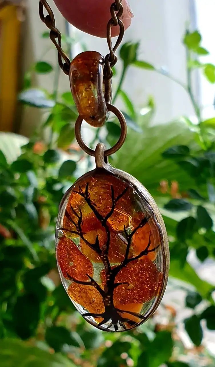 Кулон оберег "ДРЕВО РОДА" ручной работы с натуральным янтарем - Барахолка в Сургут