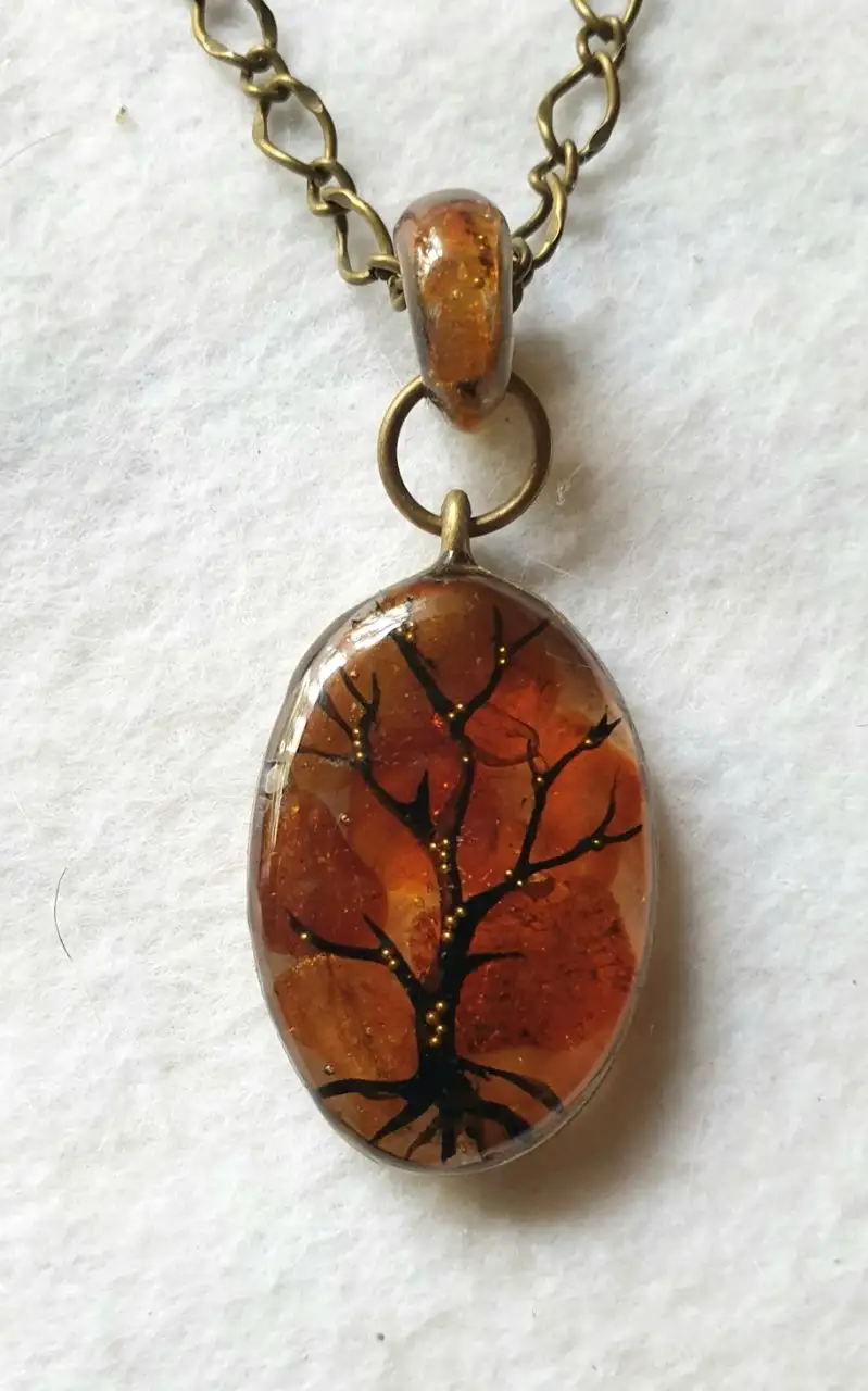 Кулон оберег "ДРЕВО РОДА" ручной работы с натуральным янтарем - Барахолка в Сургут