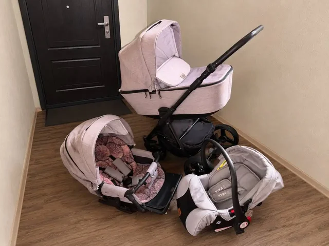 Продается коляска Adamax 2 в 1 с автокреслом и лыжами - конверт для детей в Сургут