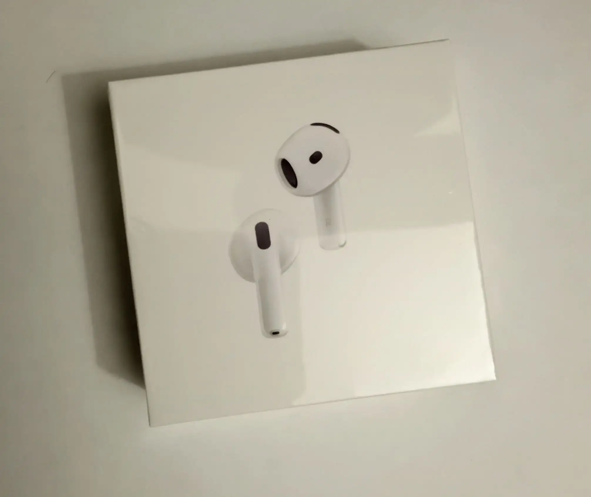 Продам AirPods 4 с шумоподавлением - Наушники (Электроника) в Москва