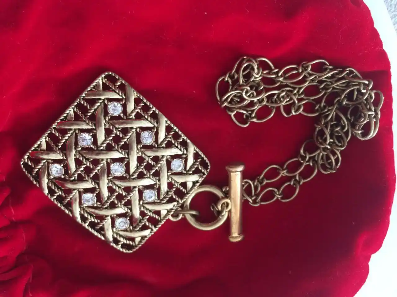 Ювелирные изделия из гипоаллергенного сплава