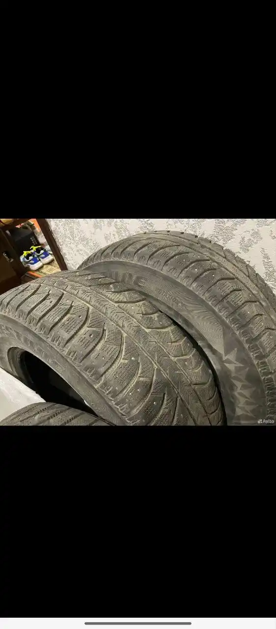 Продам комплект резины Bridgestone 235/65 R17