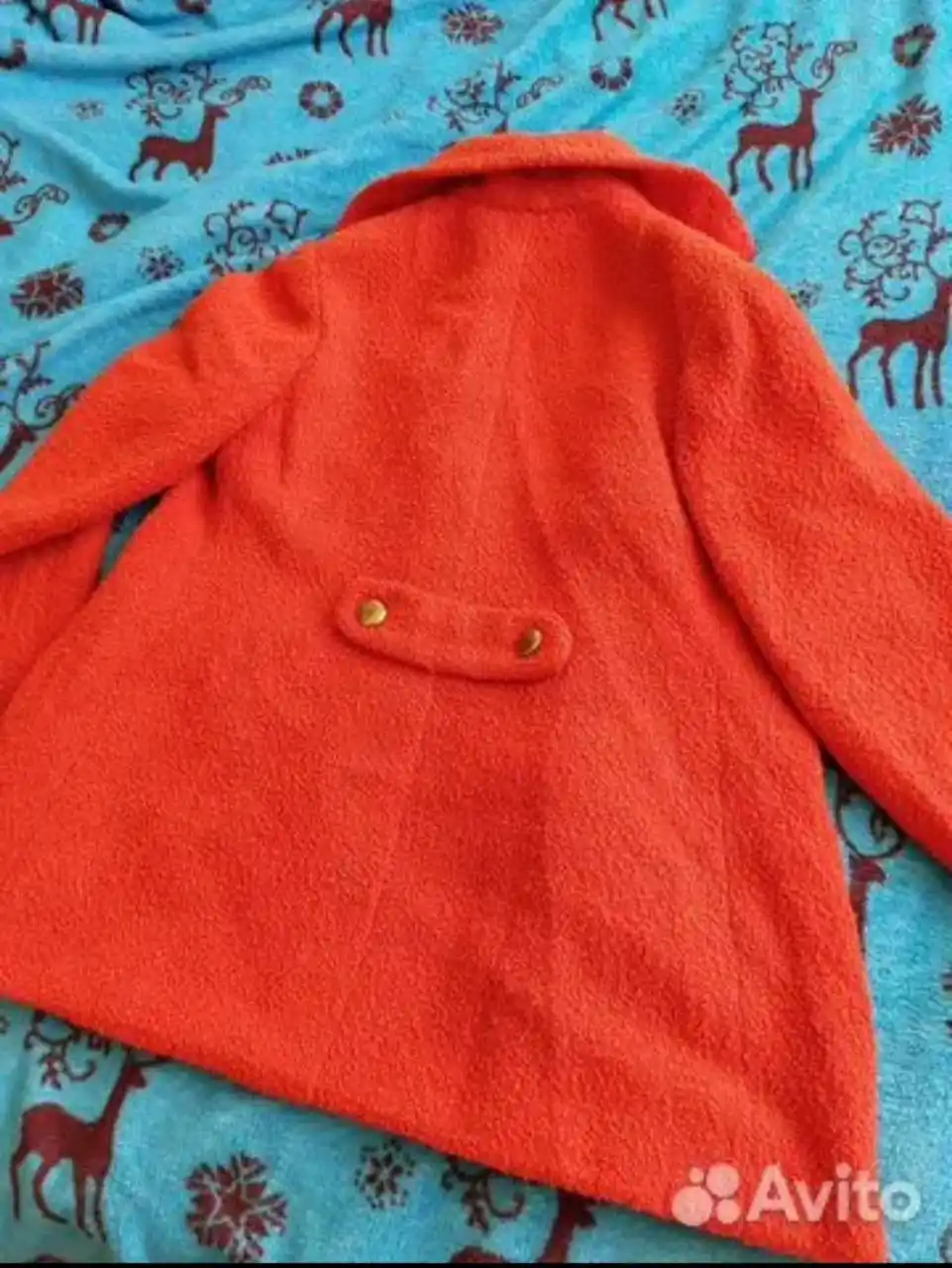 Пальто яркого цвета