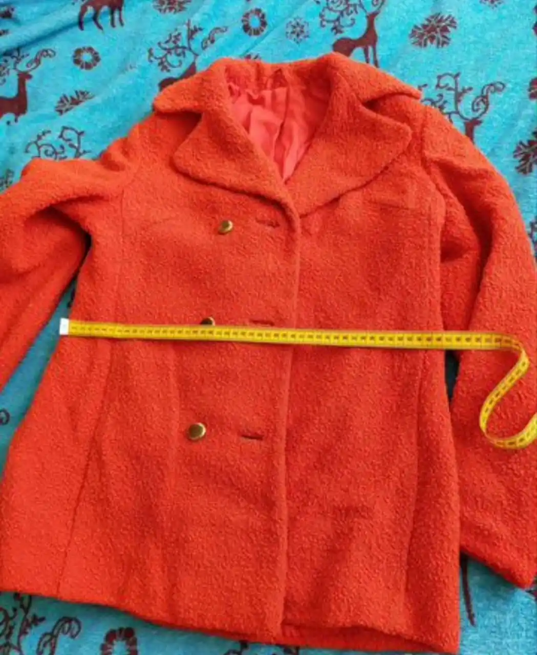 Пальто яркого цвета