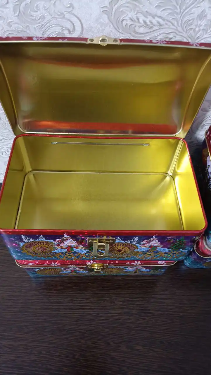 Металлическая новогодняя шкатулка