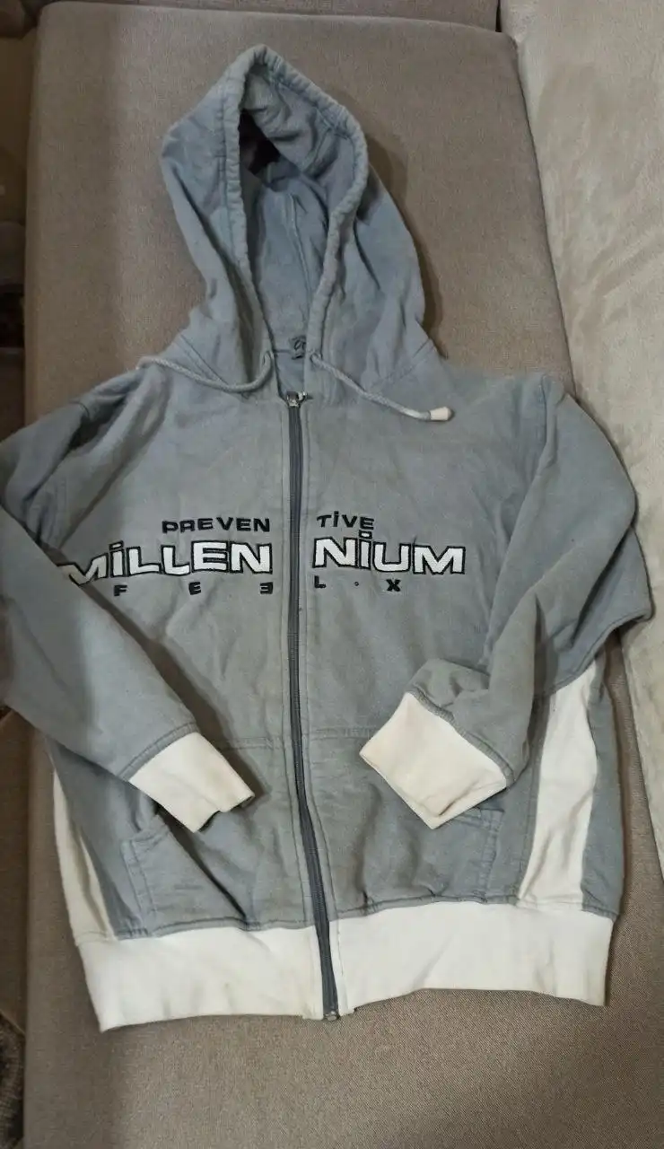 Толстовка на молнии с капюшоном