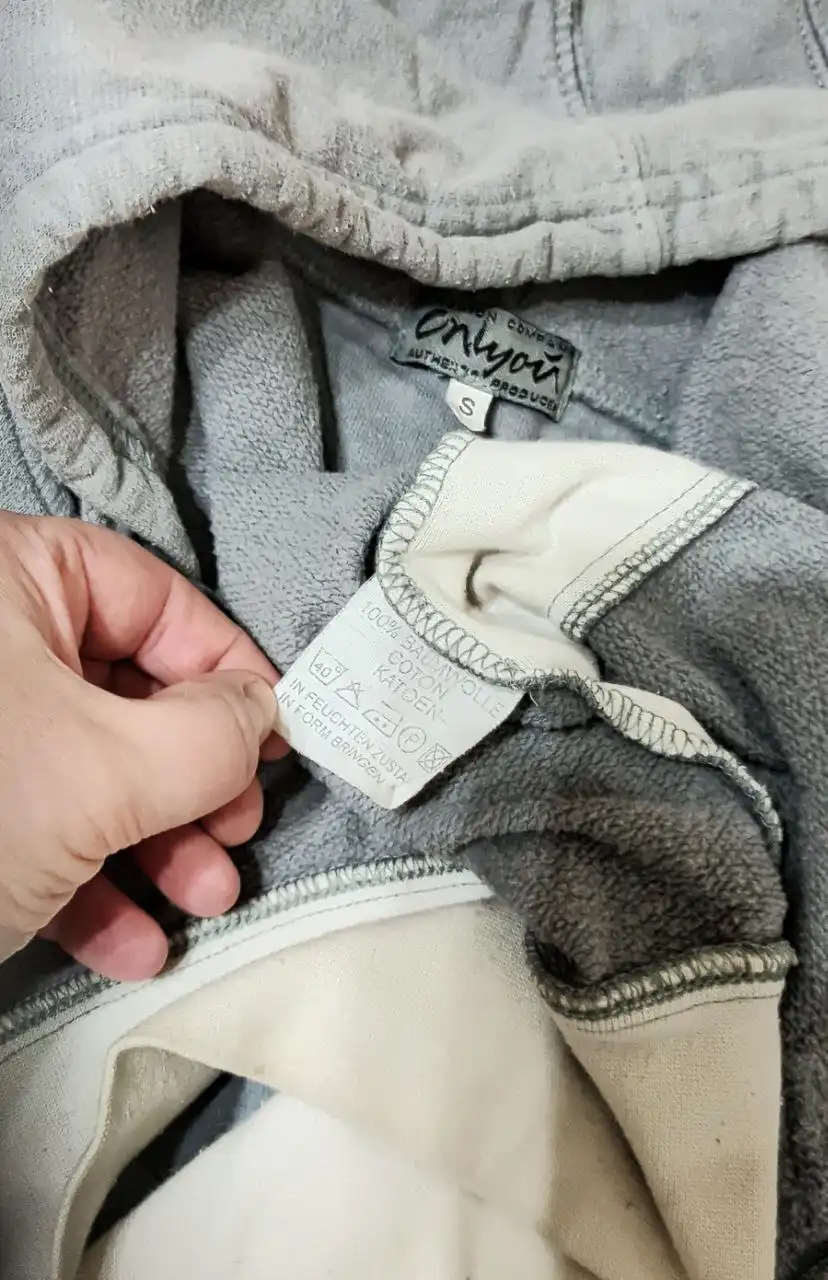 Толстовка на молнии с капюшоном