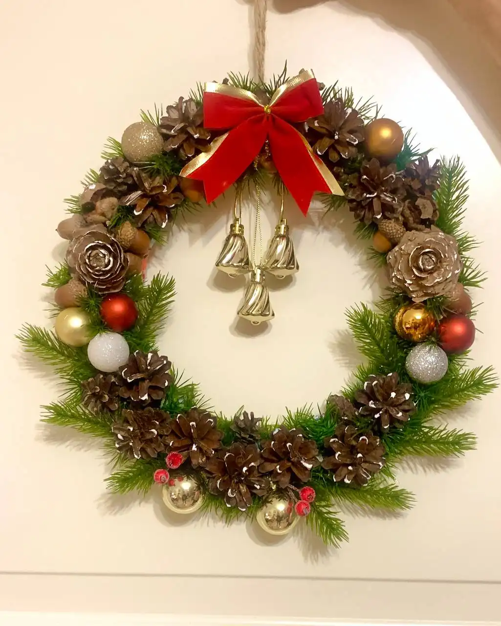 Рождественский венок и подсвечники