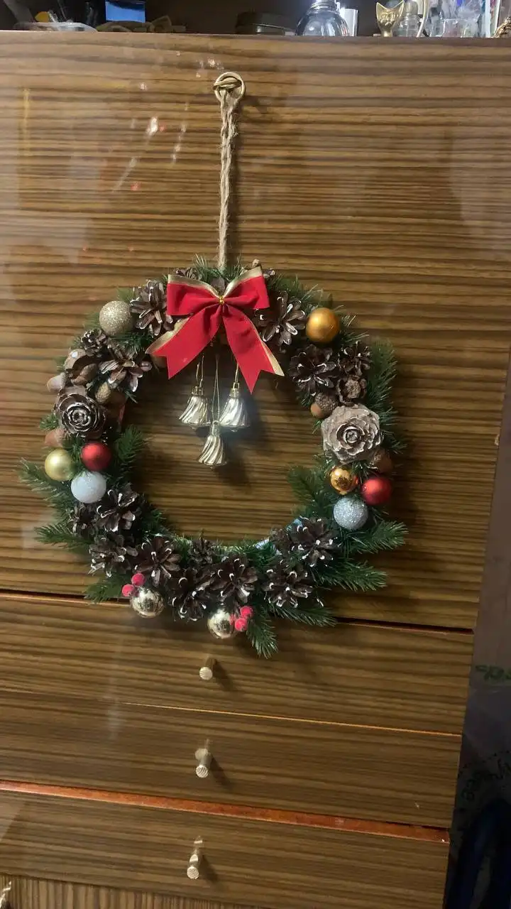 Рождественский венок и подсвечники