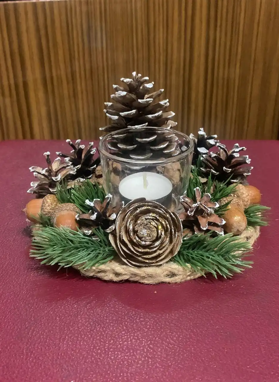 Рождественский венок и подсвечники