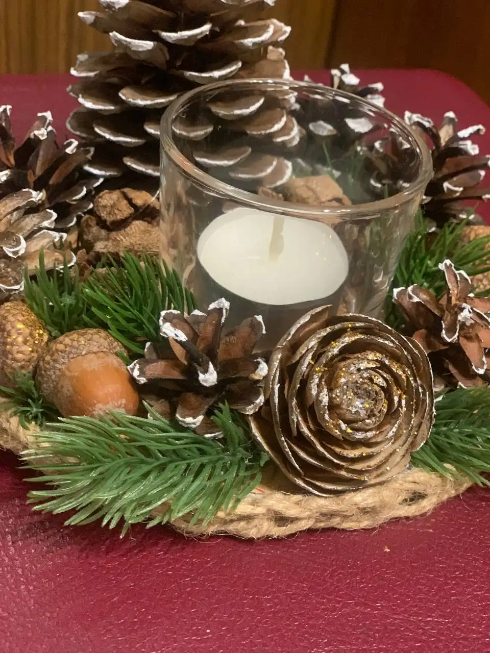 Рождественский венок и подсвечники