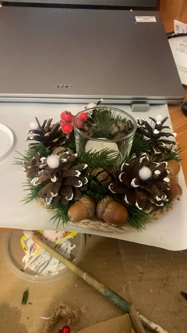 Рождественский венок и подсвечники