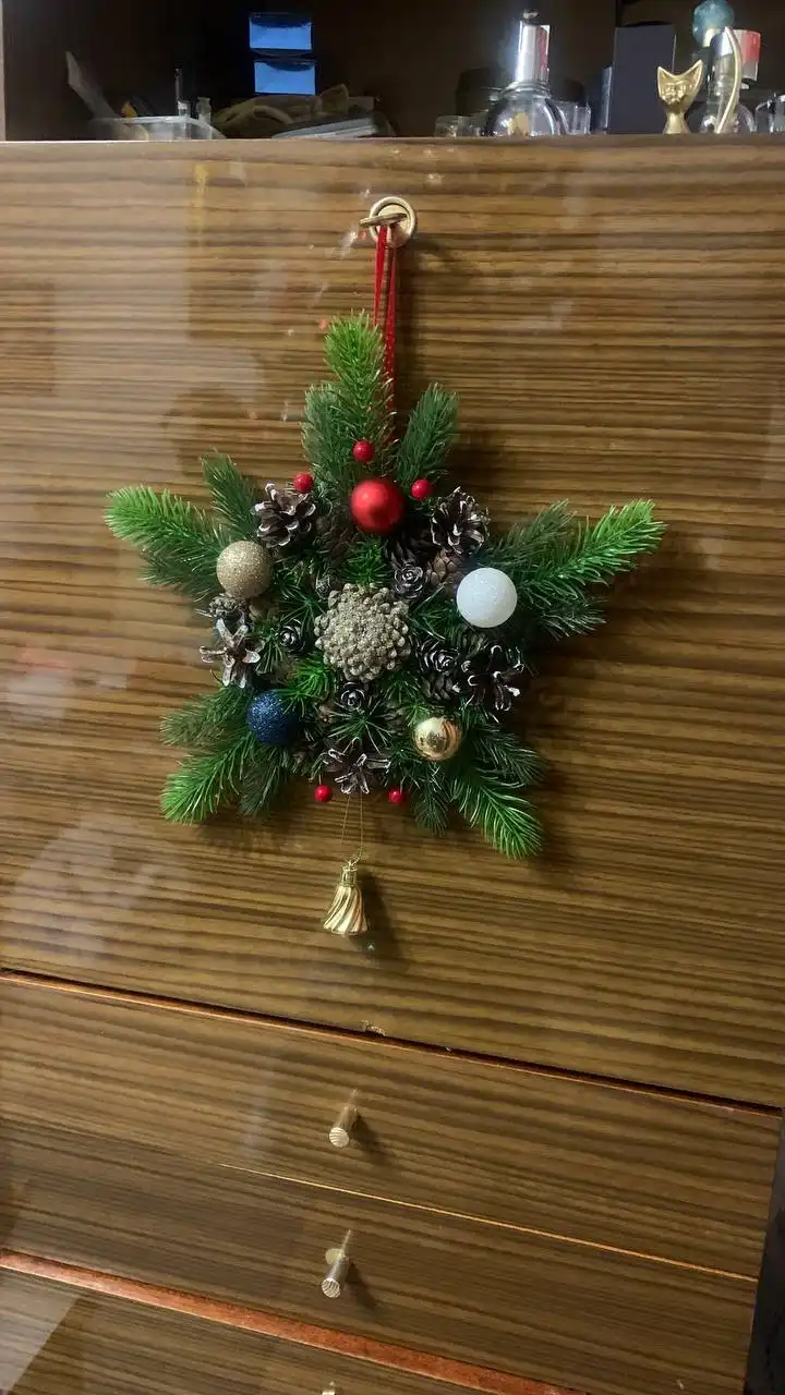 Новогодний венок и звезда