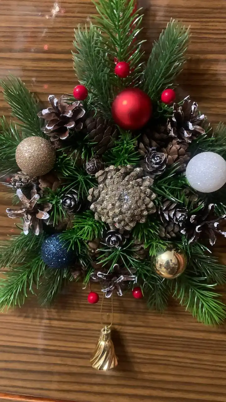 Новогодний венок и звезда