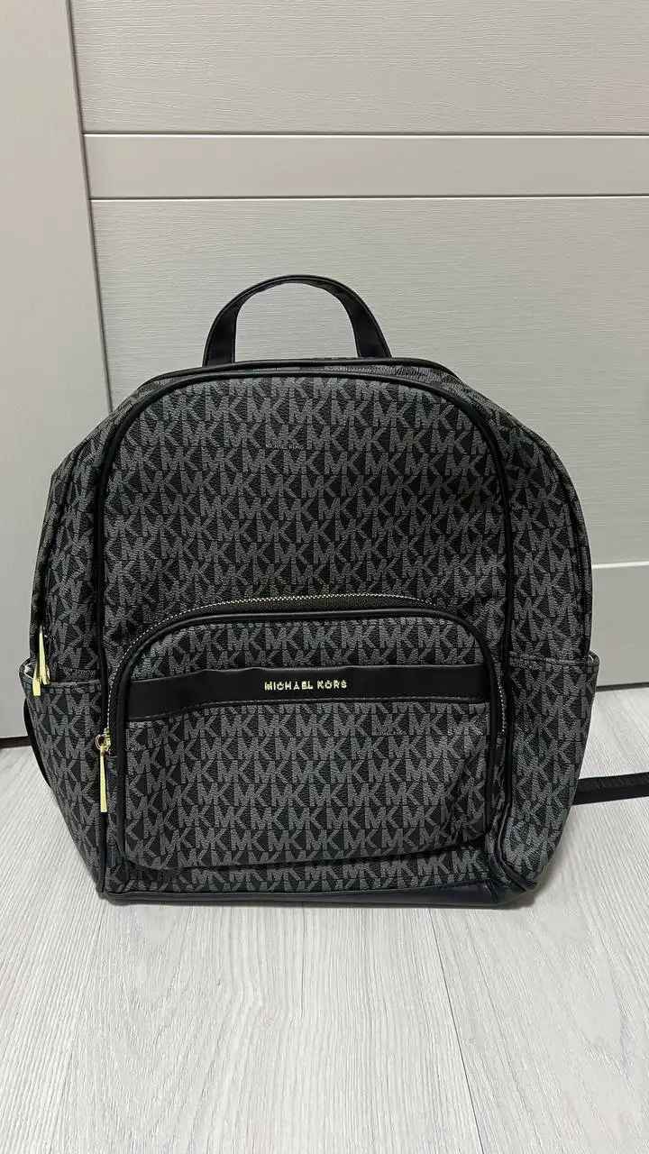 Распродажа женских сумок в Долгопрудном