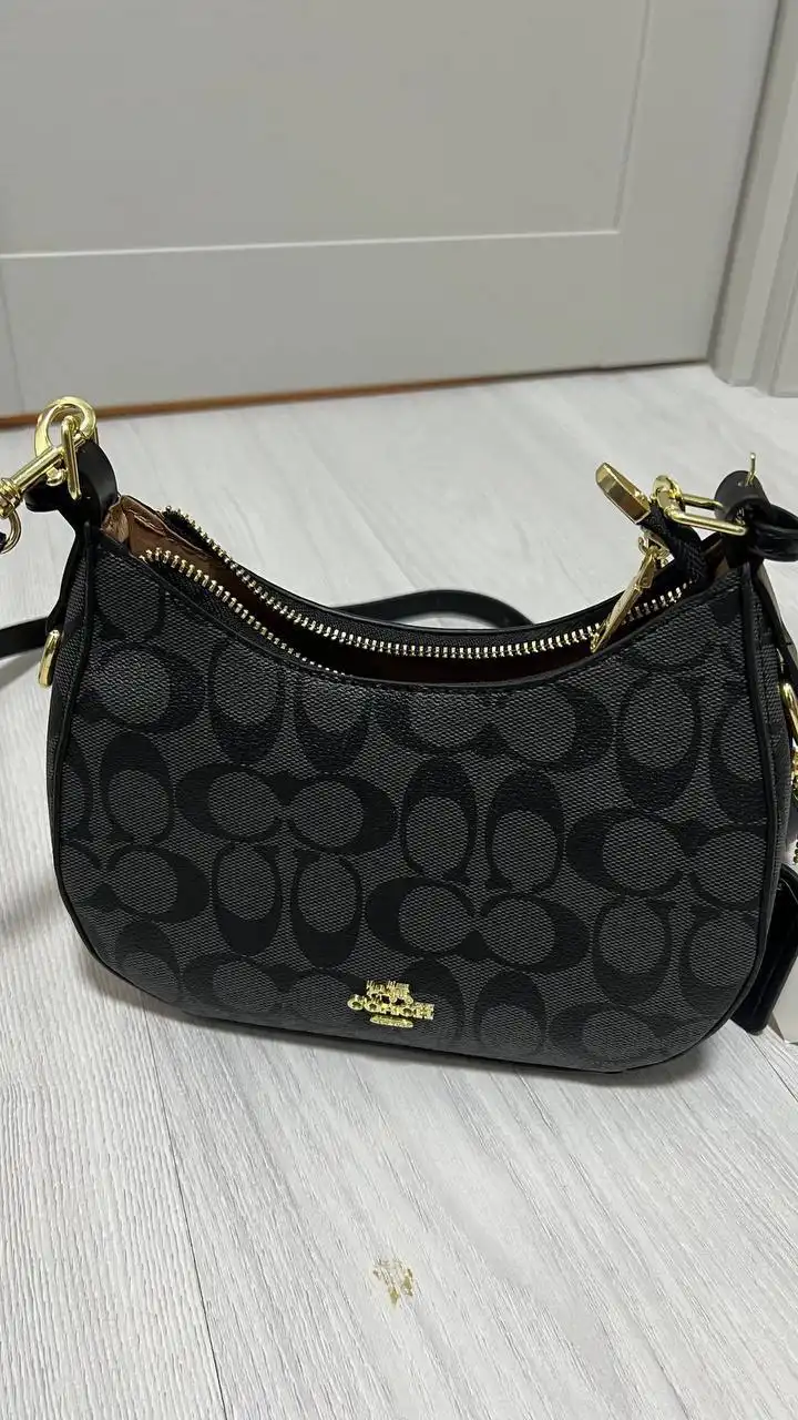 Распродажа женских сумок - Сумки (Одежда) в Долгопрудный