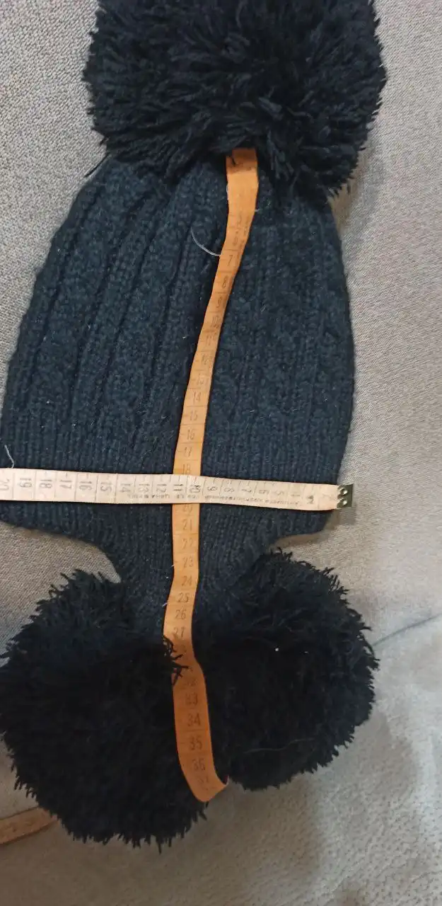 Теплая шапка с помпонами двойной вязки