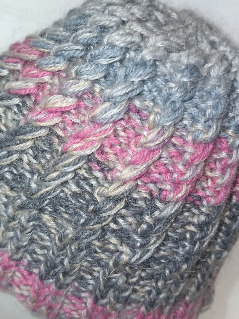 Шапочка ручной работы из шерсти и мохера