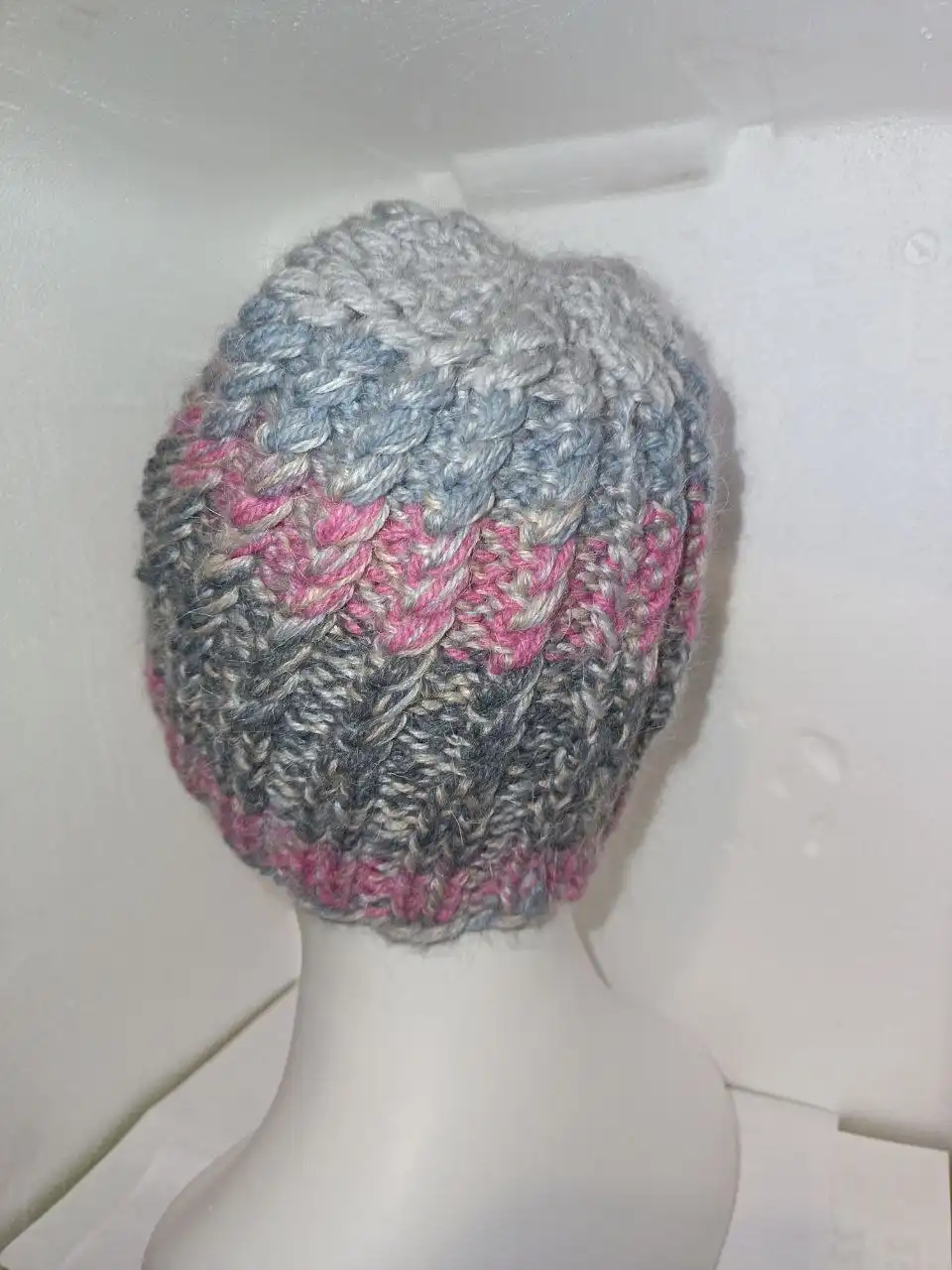 Шапочка ручной работы из шерсти и мохера