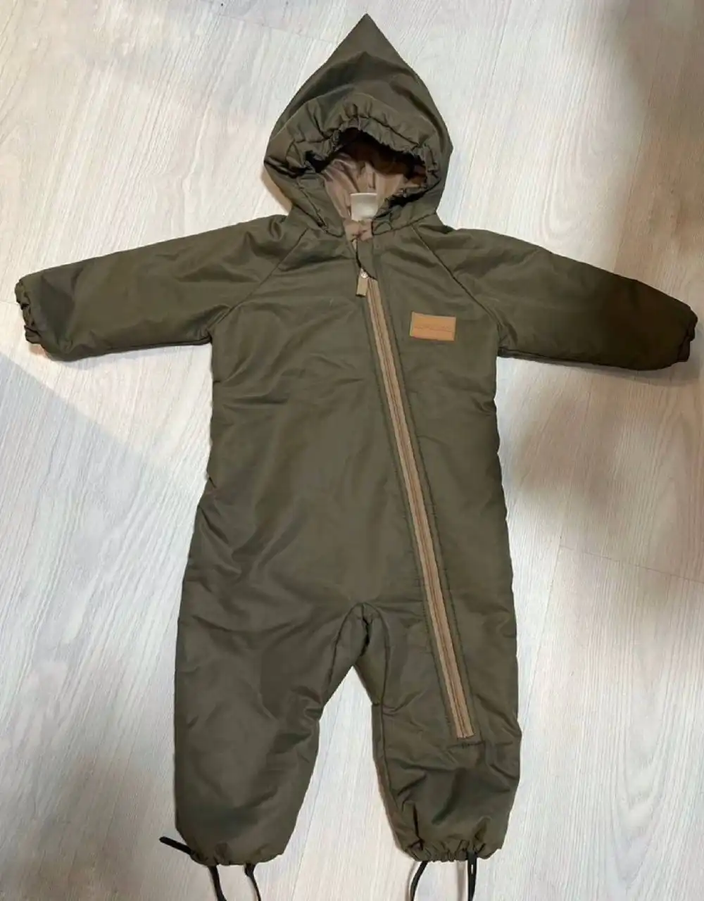 Продажа детской одежды: комбинезоны, куртка, конверт