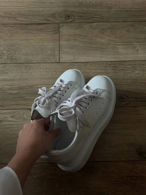 Кеды Alexander McQueen оригинал с серийным номером размер 37/5 - Свитера в Москва