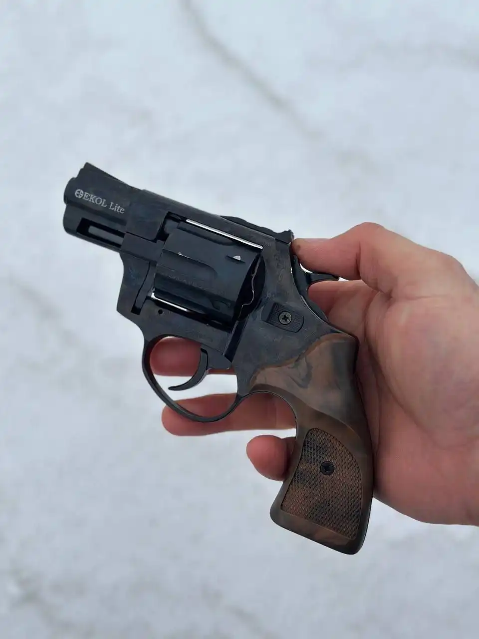 Редкий охолошенный револьвер с гравировкой - Аквариумистика в Москва