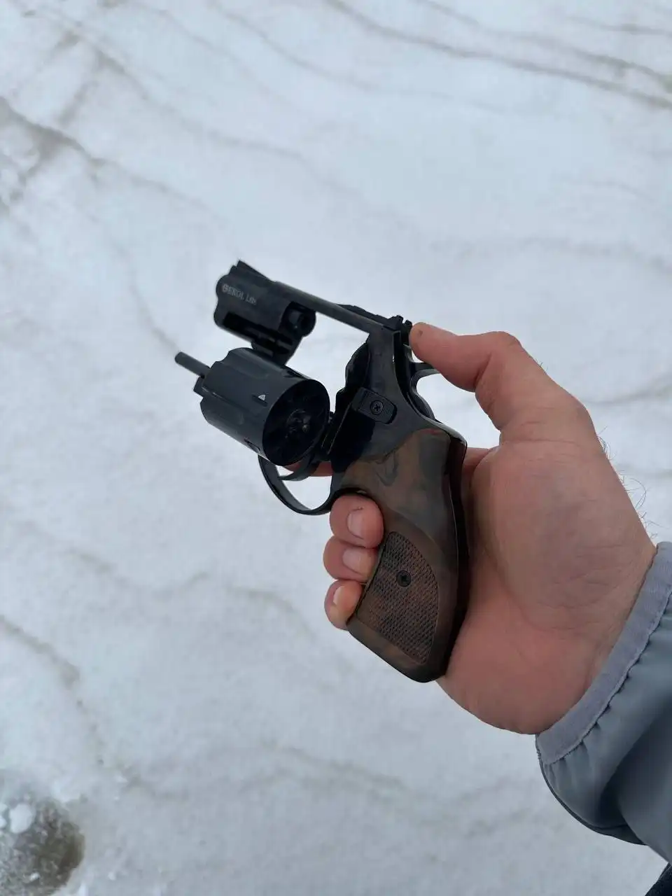 Редкий охолошенный револьвер с гравировкой - Охолощенное оружие (Хобби и отдых) в Москва