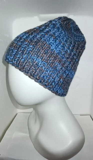 Шапочка ручной работы из полушерсти - null в Москва