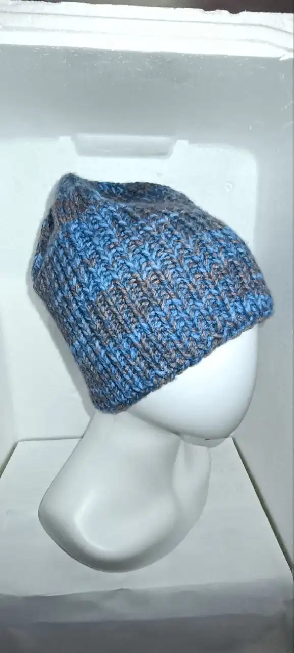 Шапочка ручной работы из полушерсти - Головные уборы (Одежда) в Москва