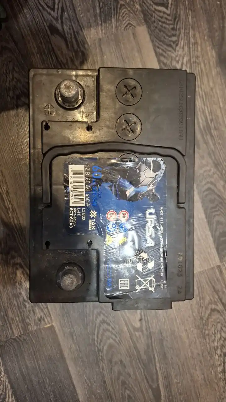 Продам акумулятор для авто - Аккумуляторы (Запчасти) в Москва