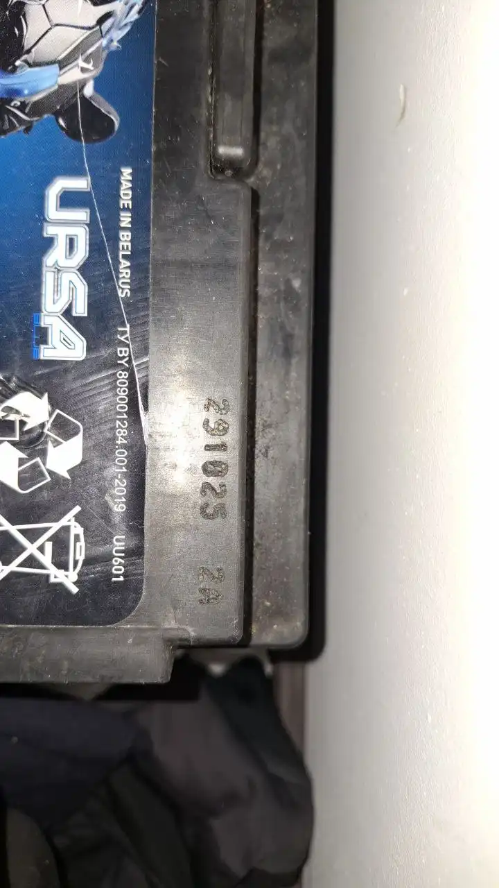 Продам акумулятор для авто - Аккумуляторы (Запчасти) в Москва