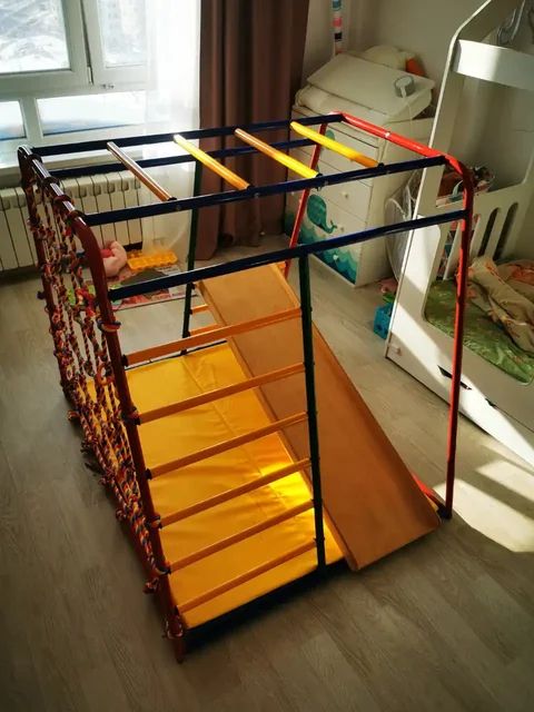 Детская горка с матом и лестницей - Банковские карты в Москва