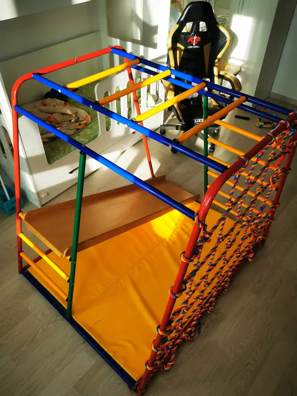 Детская горка с матом и лестницей - Детские товары (Барахолка) в Москва